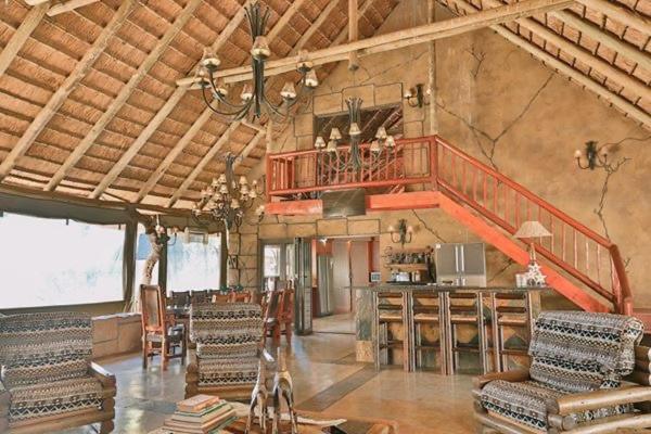 Tshukudiba Game Lodge Tom Burke Exteriör bild