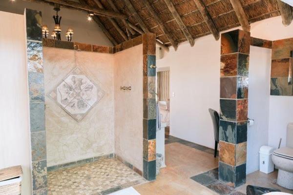 Tshukudiba Game Lodge Tom Burke Exteriör bild