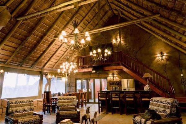 Tshukudiba Game Lodge Tom Burke Exteriör bild